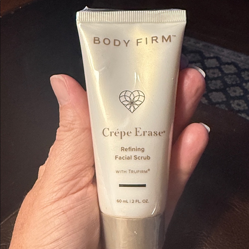 Body Firm Crème Erase Refining Facial Scrub - Cream